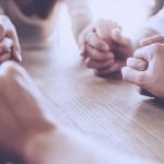 Sábado 21 de Agosto 2021 | Matutina para Adultos | ¿Cómo orar unos por otros?