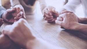Lee más sobre el artículo Sábado 21 de Agosto 2021 | Matutina para Adultos | ¿Cómo orar unos por otros?