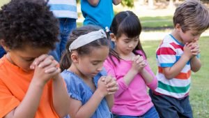 Lee más sobre el artículo Viernes 10 de Septiembre de 2021 | Matutina para Menores | ¿Qué es la oración intercesora?