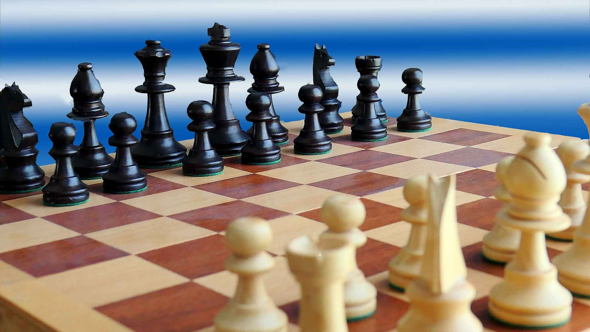 Lee más sobre el artículo Lunes 21 de Marzo de 2022 | Matutina para Adolescentes | Ciento cinco partidas de ajedrez a la vez