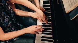 Lee más sobre el artículo Sábado 10 de Septiembre de 2022 | Matutina para Menores | ¿Naciste tocando el piano?