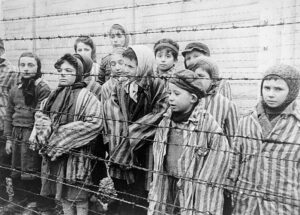 Lee más sobre el artículo Lunes 10 de Octubre de 2022 | Matutina para Adolescentes | Ochocientos niños mueren en Auschwitz